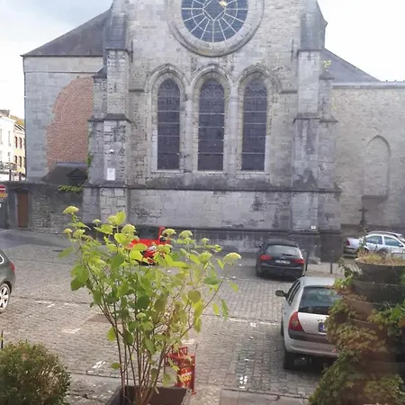 Welcome  ---------------- Au Coeur De La Historique --exceptionnellement Calme Appartement Chimay